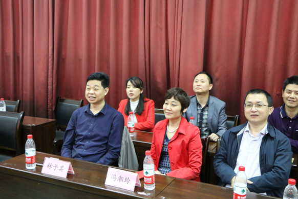 区委常委、统战部长冯湘玲到沿河社区督查居委会换届选举工作