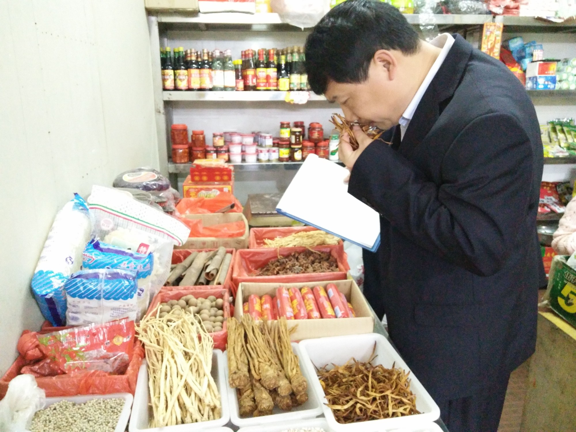 市场服务中心：重抓商品质量 确保消费安全