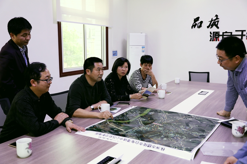 局党组书记、局长何安国，局党组成员、总规划师巫智敏一行在攸县、醴陵开展新型城镇化工作调研