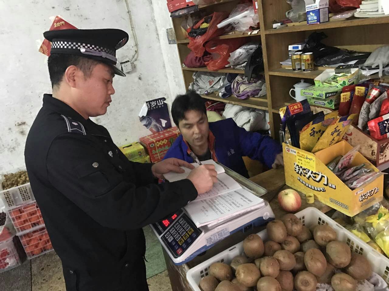 城市管理和行政执法局 城市管理执法大队开展环境秩序整治