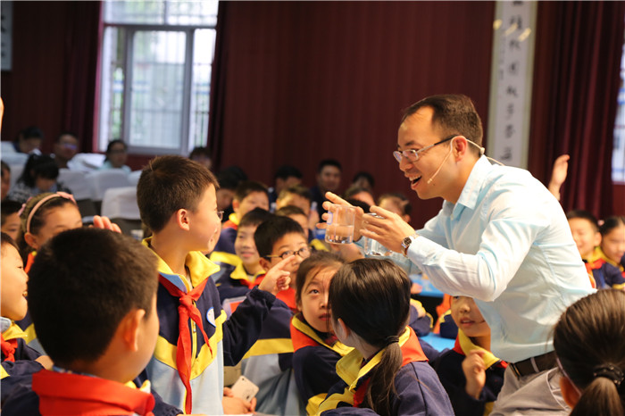 株洲市小学科学优质课竞赛暨小学科学课程标准培训活动在天元区泰山学校举行