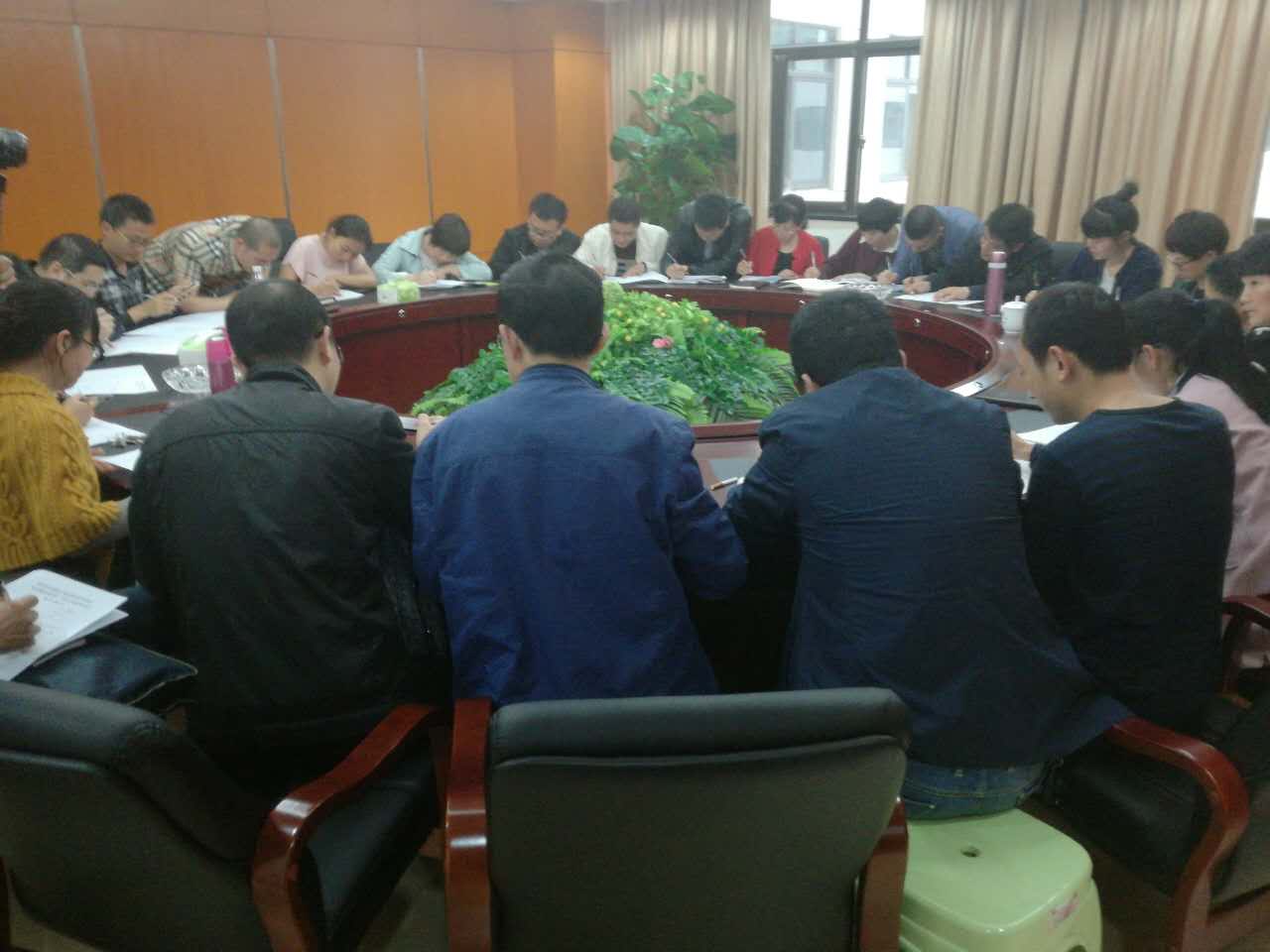 攸县食品药品工商质量监督管理局开展"学党章、知党规、守党纪，做优秀共产党员"专题学习活动