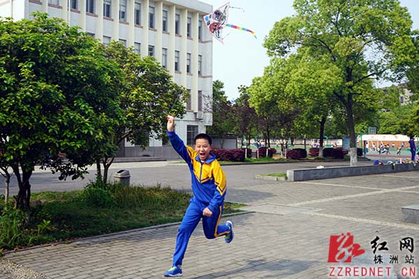 泰山学子手绘风筝，共享欢乐春天