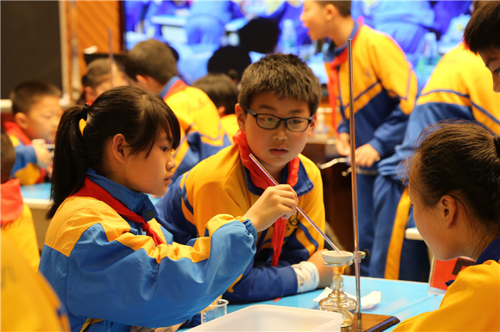 株洲市小学科学优质课竞赛暨小学科学课程标准培训活动在天元区泰山学校举行