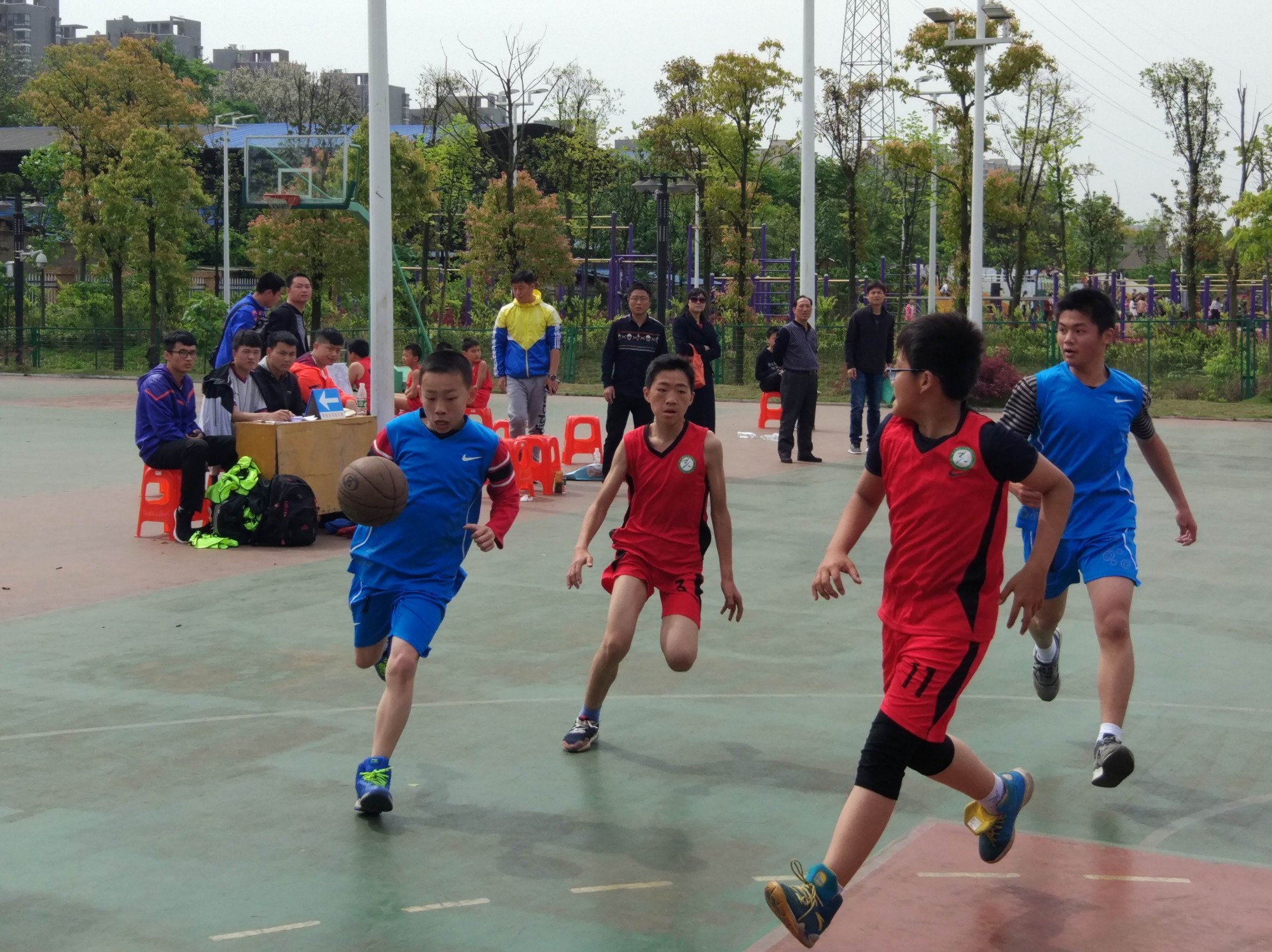 天元区第十七届中小学生篮球赛顺利举行