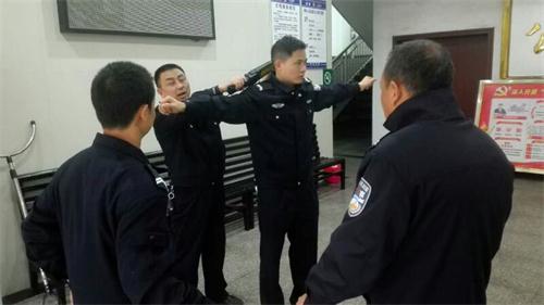 加强法警安检培训 落实法院安保工作