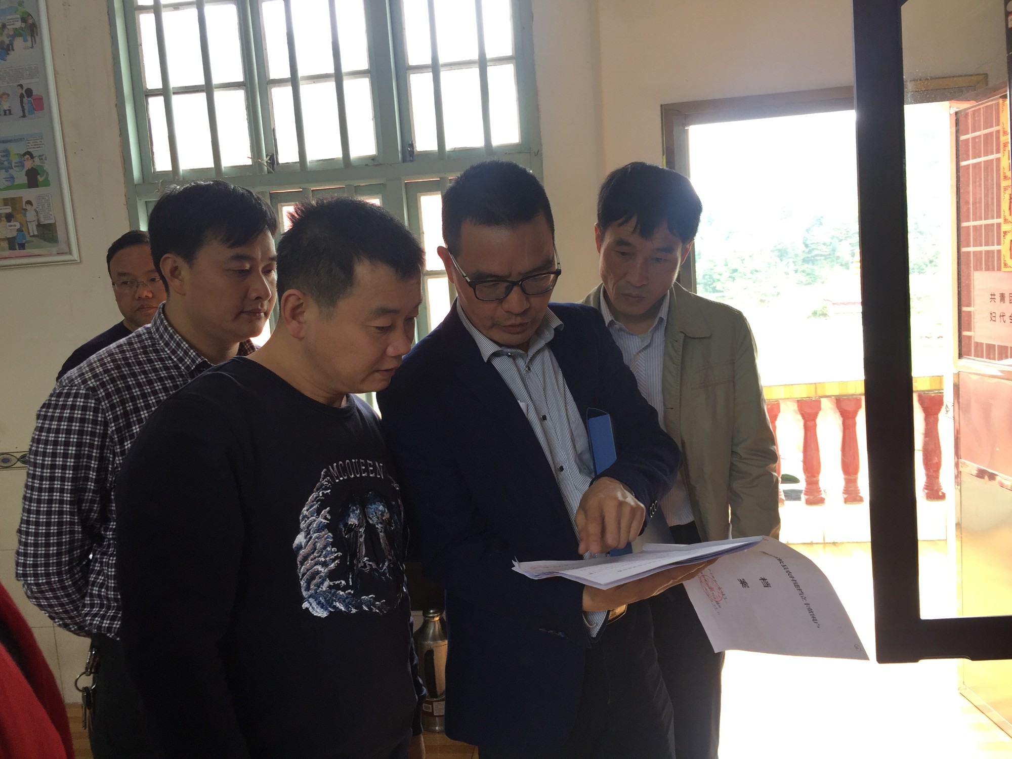 市人大副主任李智一行来宁家坪镇进行“实施‘7 6’脱贫攻坚行动”专项调研