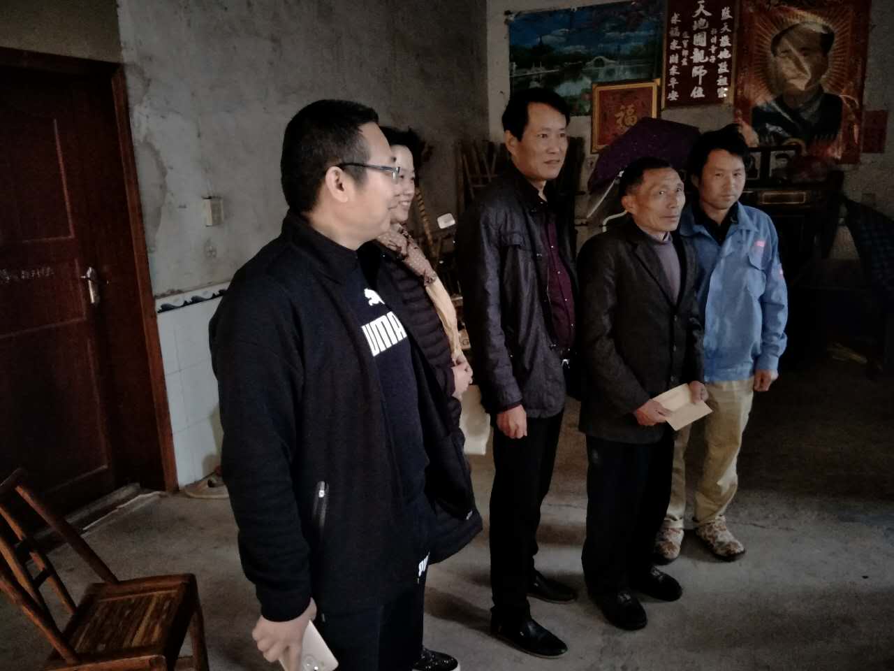 县经科局走访慰问结对帮扶贫困户