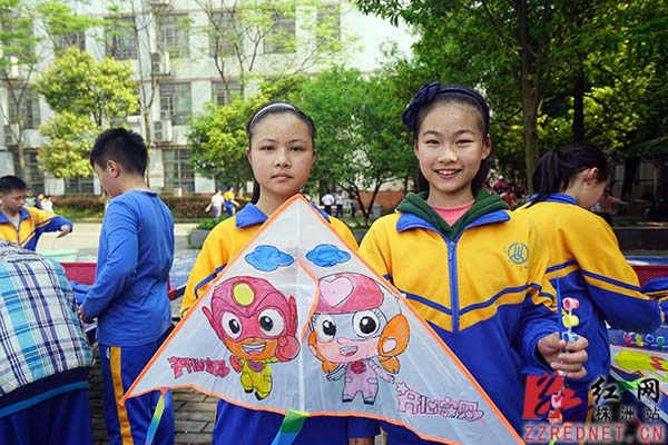 泰山学子手绘风筝，共享欢乐春天