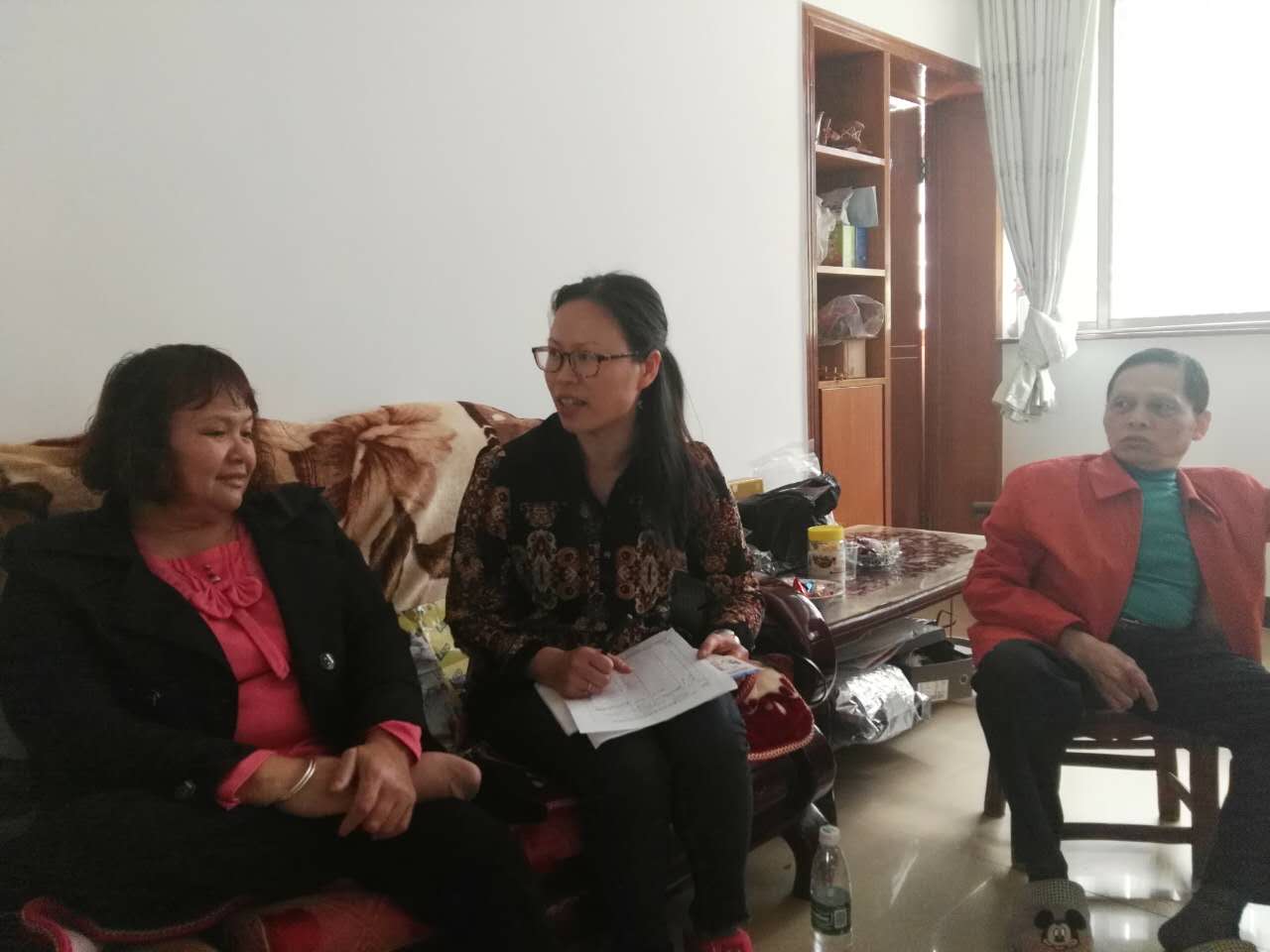 区商务和粮食局开展综治民调大走访活动