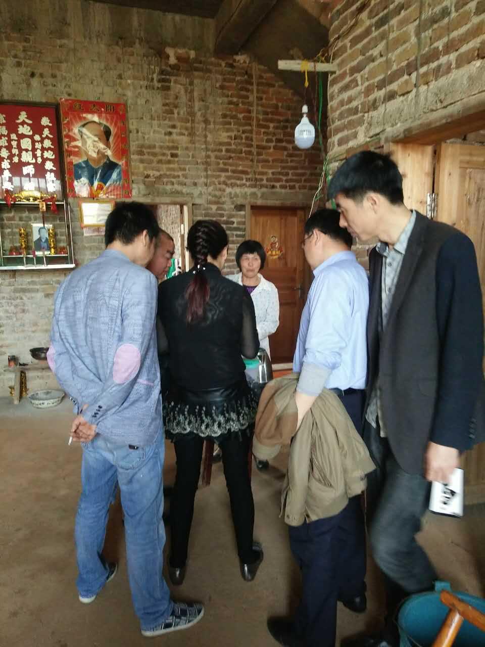 县城管局：下乡走访送温暖 精准扶贫暖人心