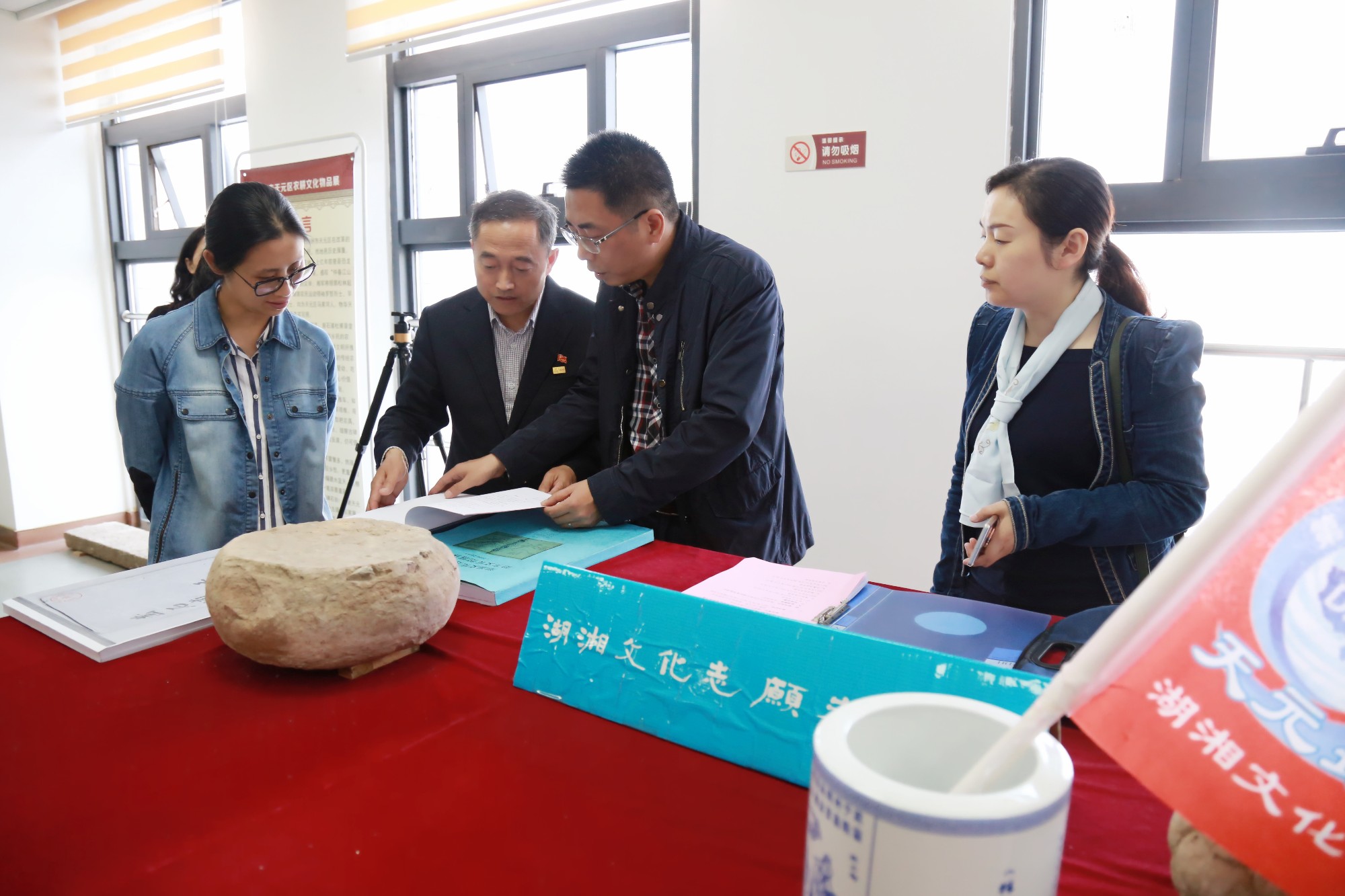 省文明办调研天元区公共文化设施学雷锋志愿服务工作