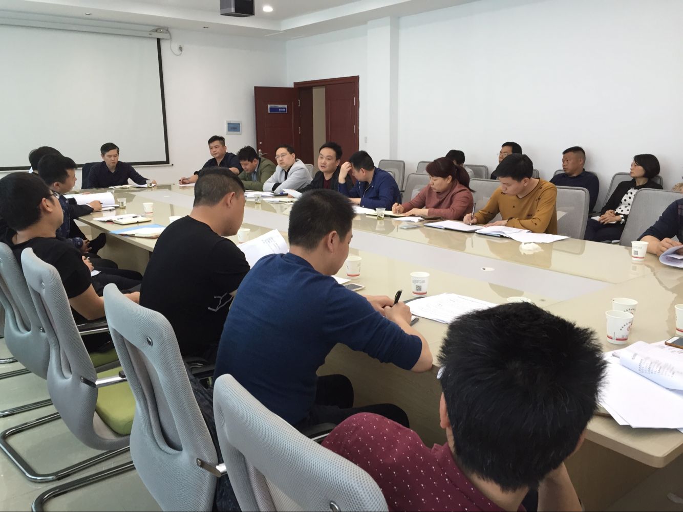 市场服务中心、市建公司立足市场动员部署“双创”迎检工作