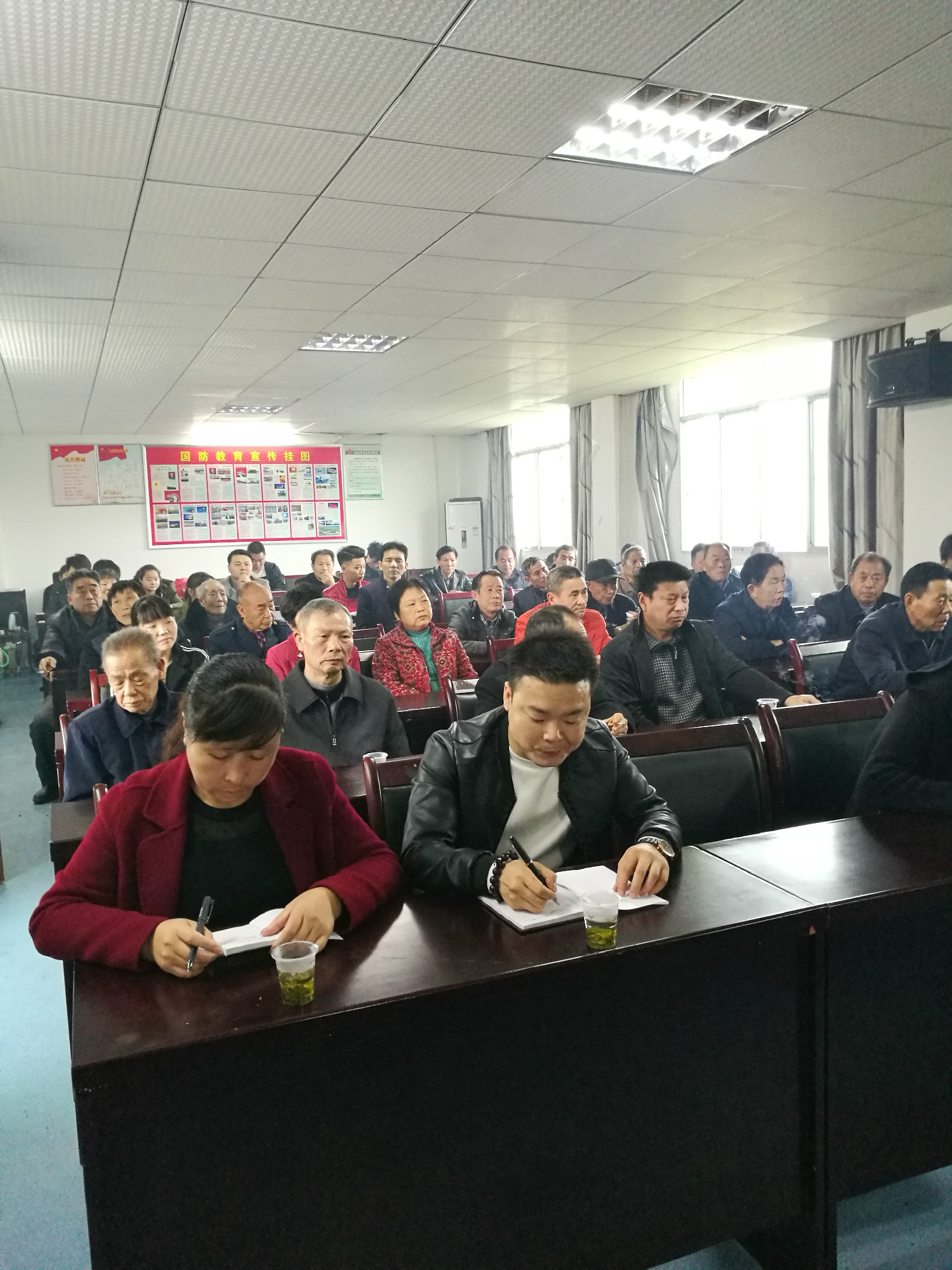 谭桥街道各社区（村）召开党员大会