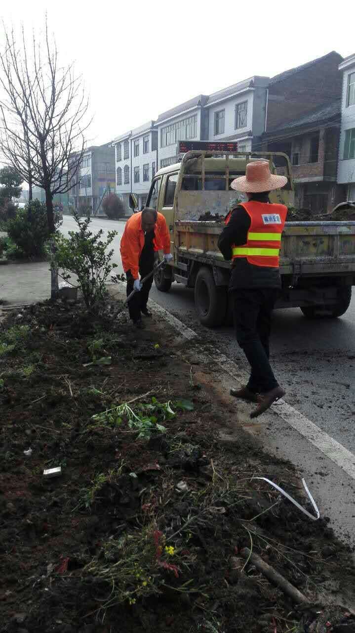 雨天里 你所不知道的公路养护人