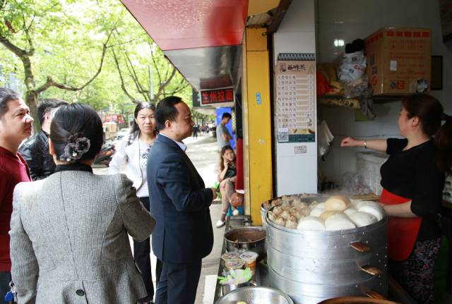 区长杨晓江督查国家卫生城市复审迎检工作
