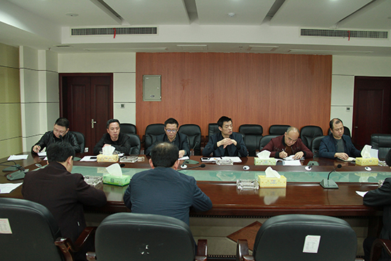 攸县城市管理和行政执法局召开“产业突围、转型突破”讨论会