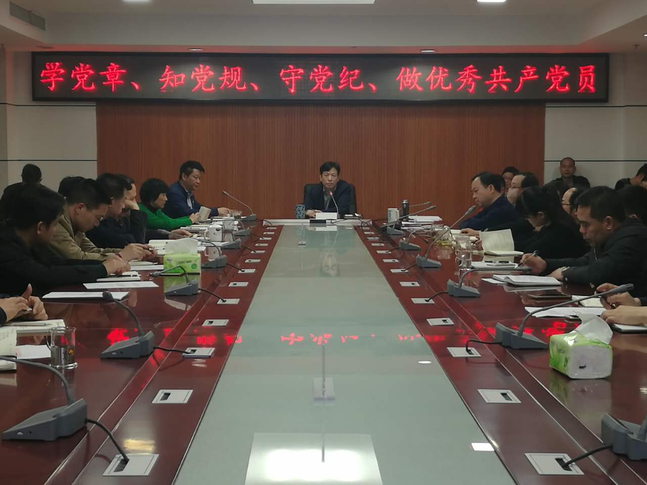 攸县食品药品工商质量监督管理局开展"学党章、知党规、守党纪，做优秀共产党员"专题学习活动