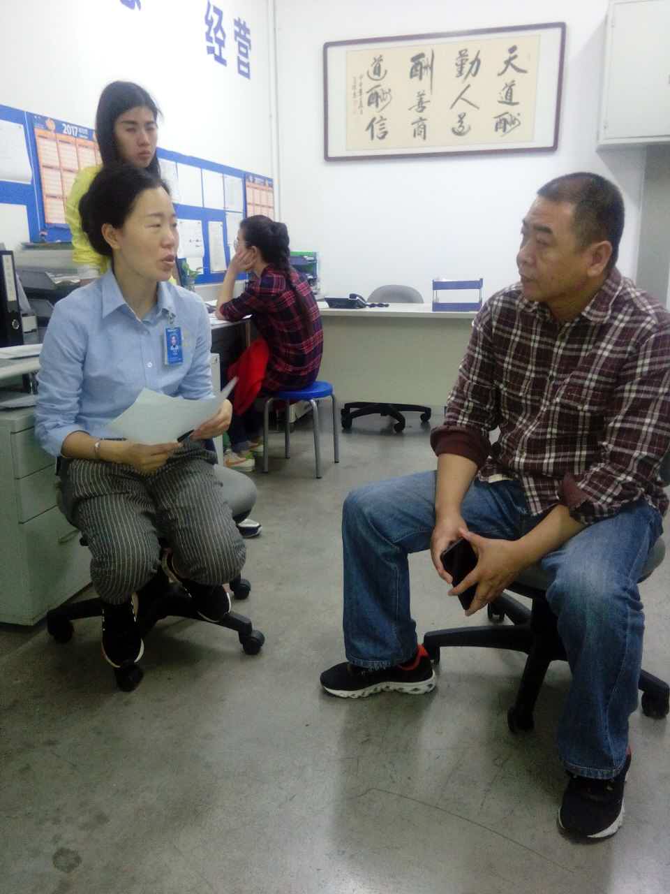 落实安全生产主体责任年活动实施 商务和粮食局走访各大商场