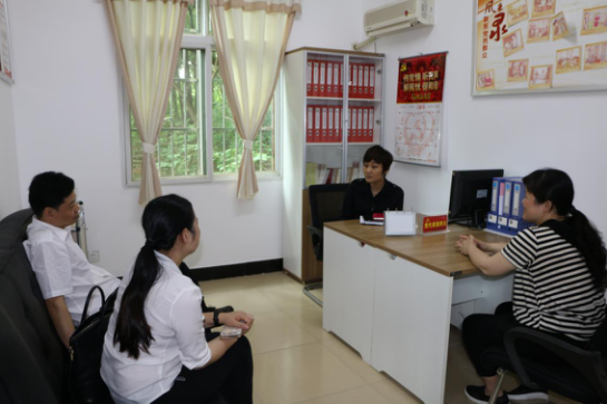 区委常委、统战部长冯湘玲到建设街道召开综治民调工作调度会