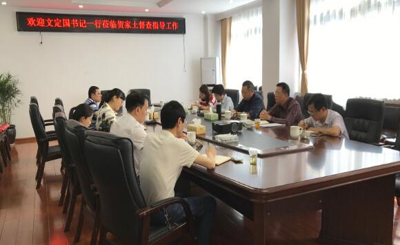 区委常委、政法委书记文定国督查贺家土街道综治工作