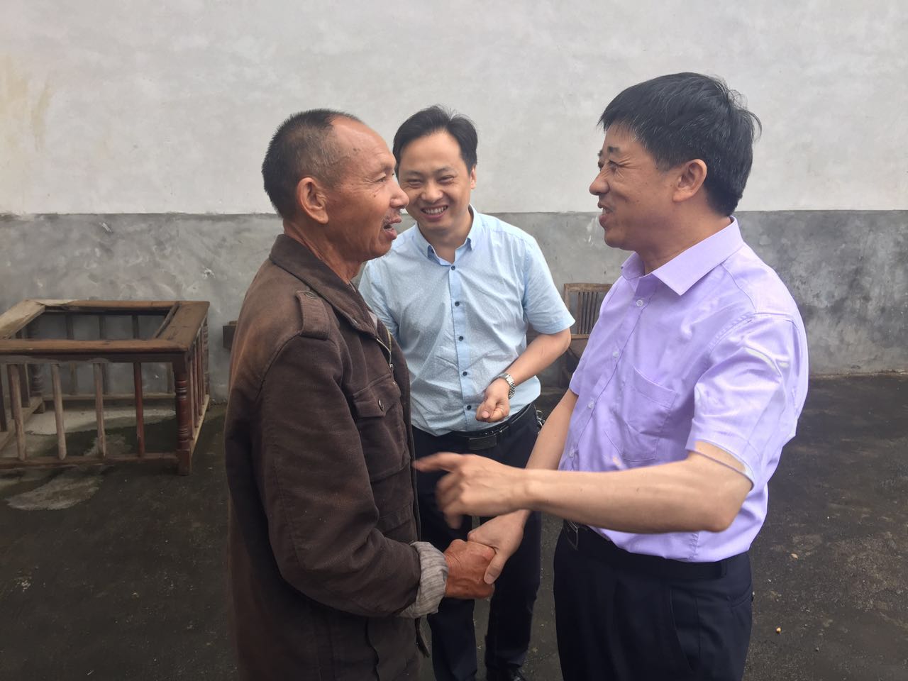 攸县住房和城乡规划建设局节前走访结对帮扶贫困户