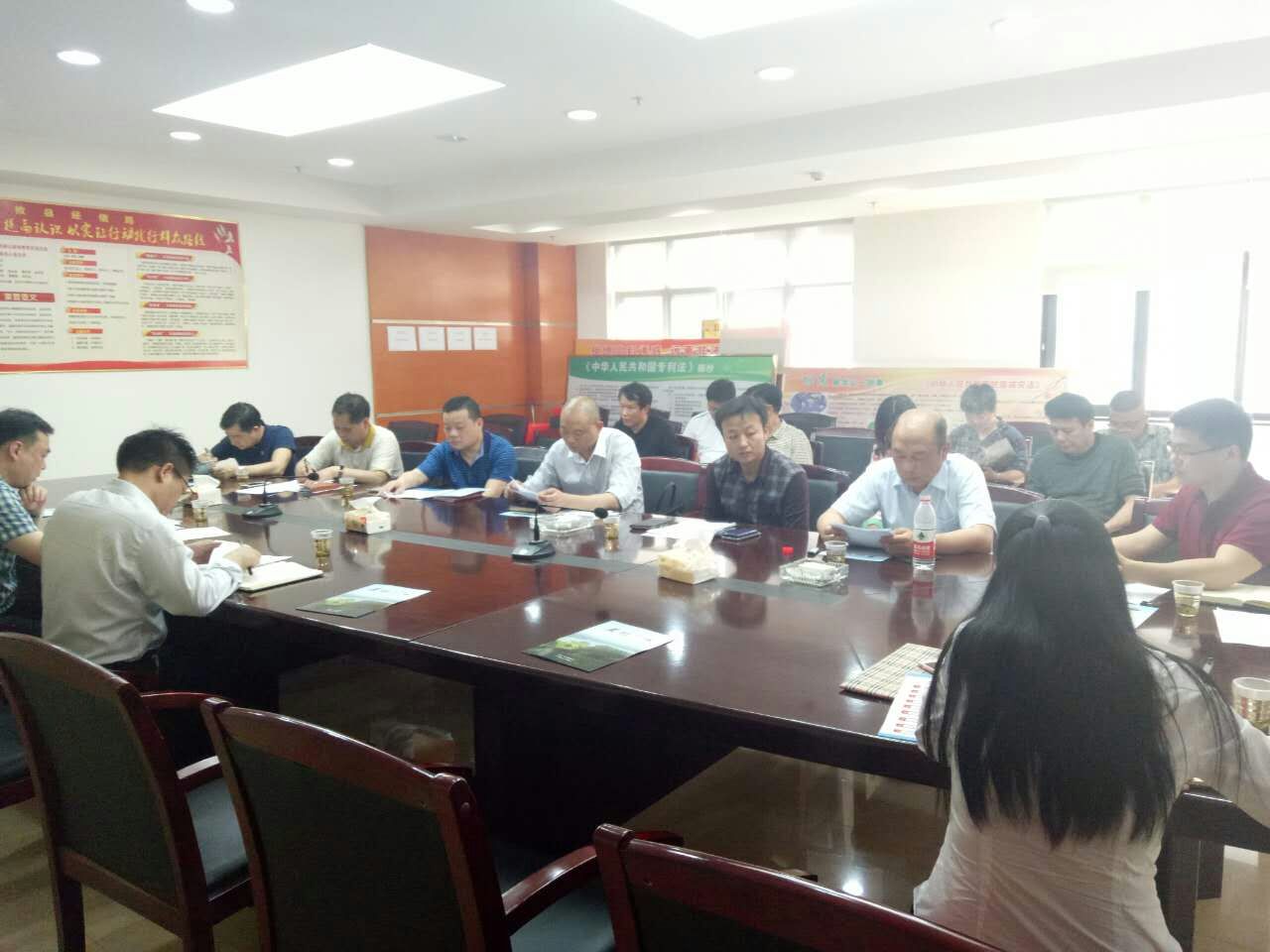 宋长征主持召开扶贫工作调度会