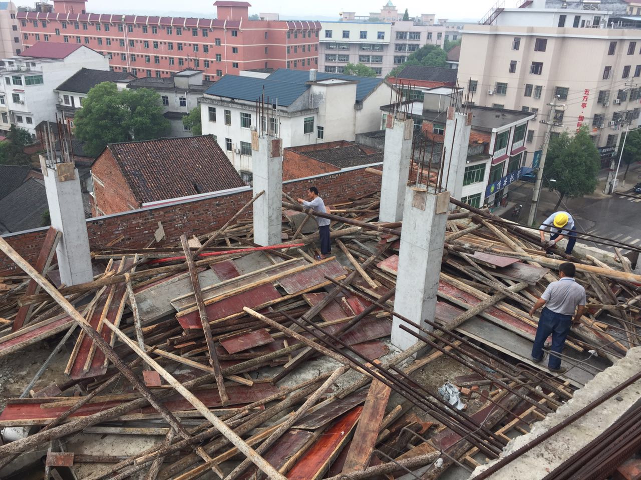 多部门联合拆违，严打城区加层违建