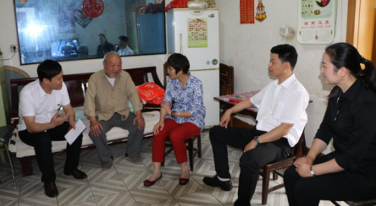 区委常委、统战部长冯湘玲全程督导建设街道社区“两委”班子成员集体谈话宣誓大会