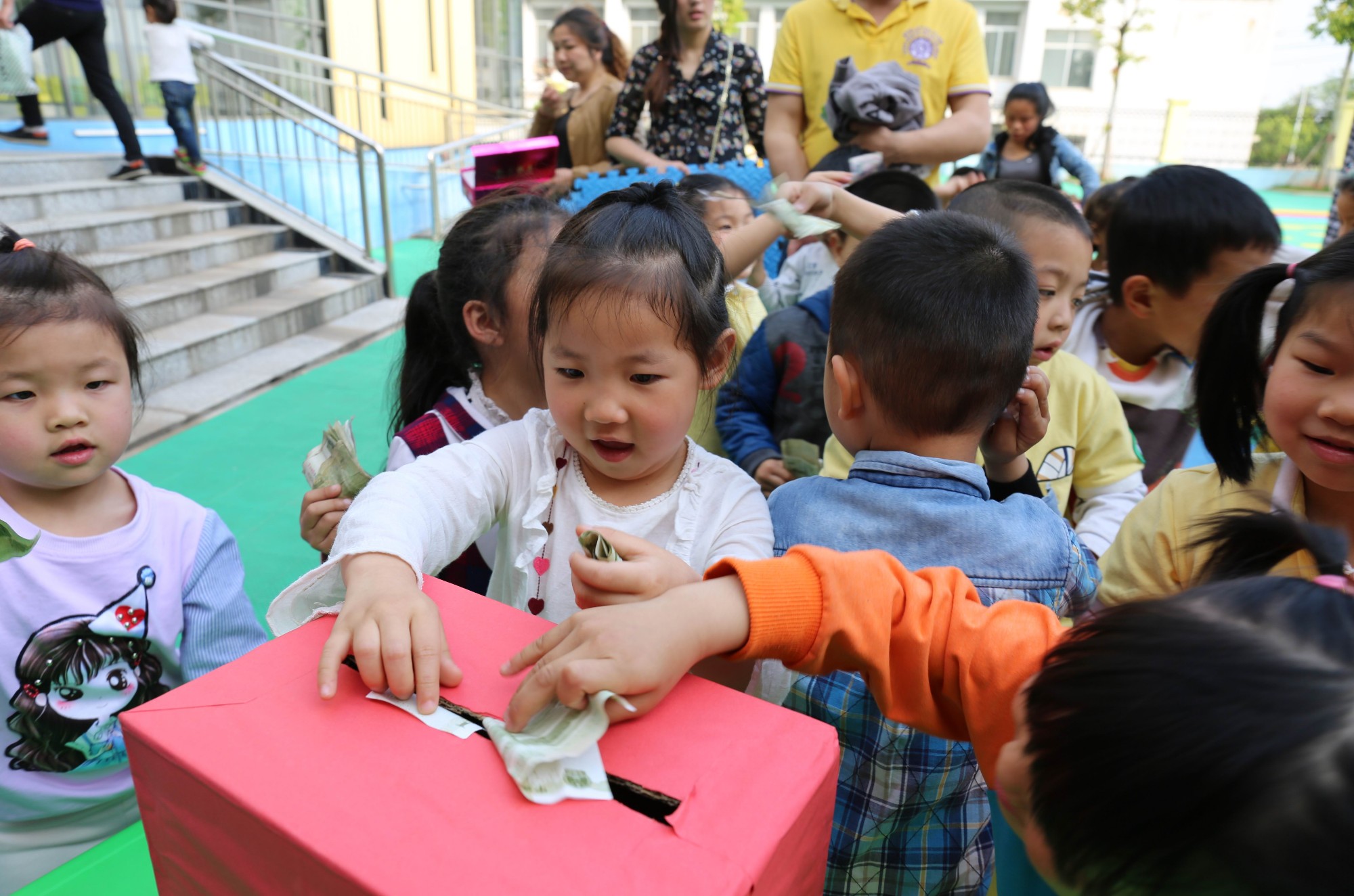 新马中心幼儿园爱心图书义卖活动