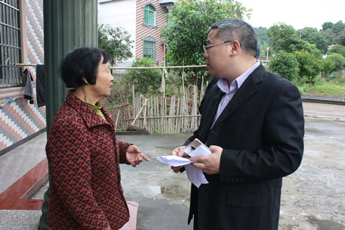 攸县法院走访慰问贫困户 让关爱更有温度