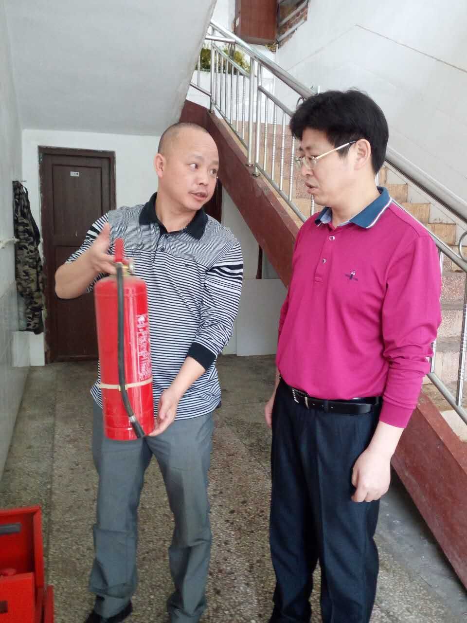 周文安督查福利慈善安全工作