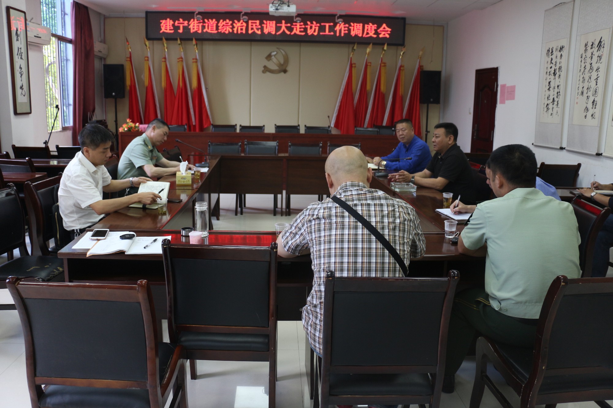 区委常委、人武部长杨人杰指导建宁街道综治民调大走访工作