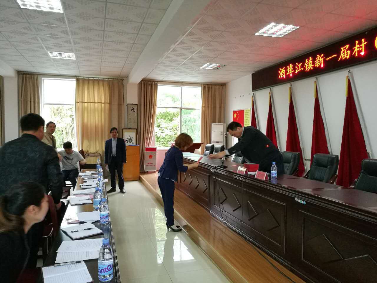酒埠江镇召开新一届村（居）“两委”成员任前培训会