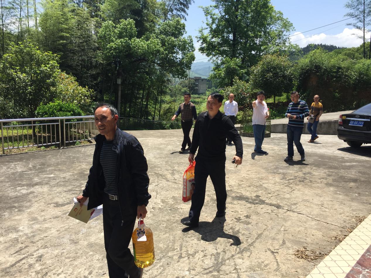 攸县文化市场综合执法大队开展入户扶贫