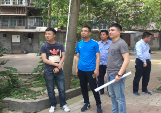 市棚改办、棚改公司一行深入608沿河片区及迎新村棚户区现场调研