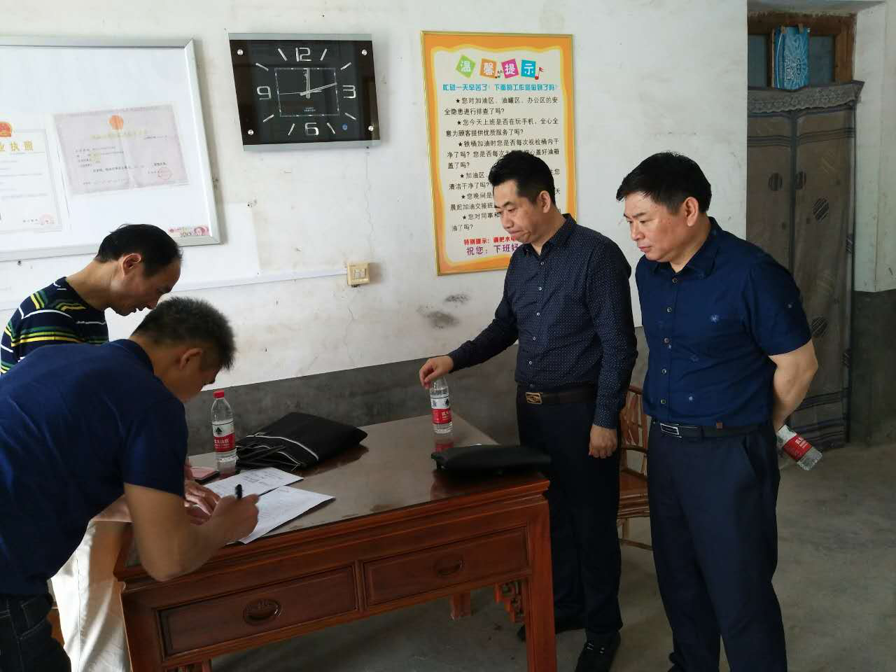 捧好“手中油”，守住“生命线” 县商务旅游和粮食局开展成品油领域安全生产大检查