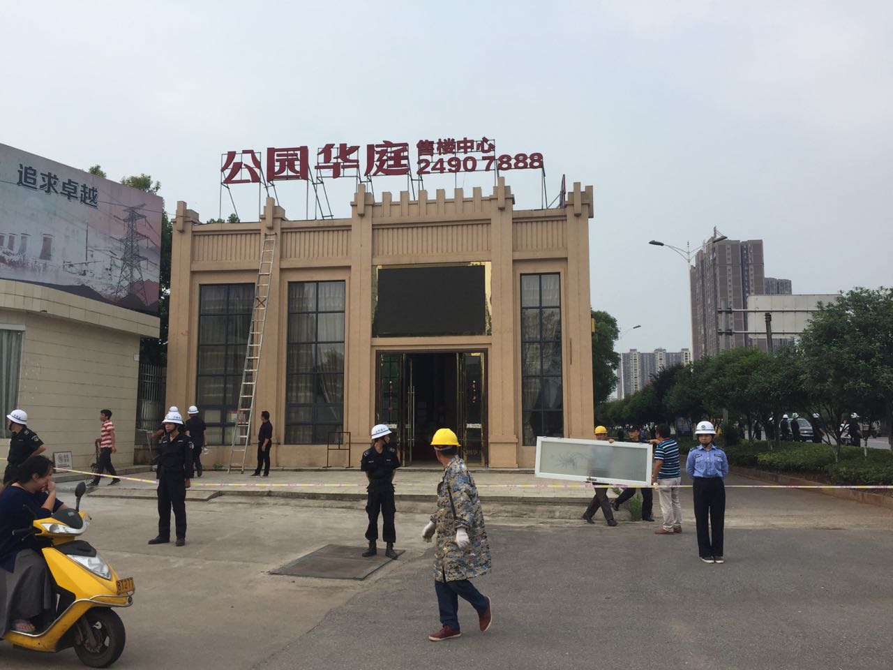 文明执法，拆除超期使用临时建筑
