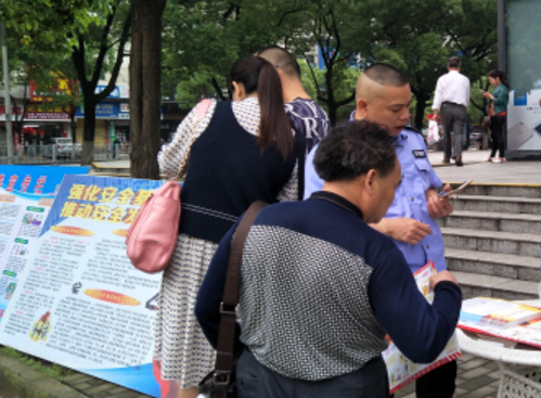 龙泉街道5.12防灾减灾日开展应急、安全生产等知识宣传活动
