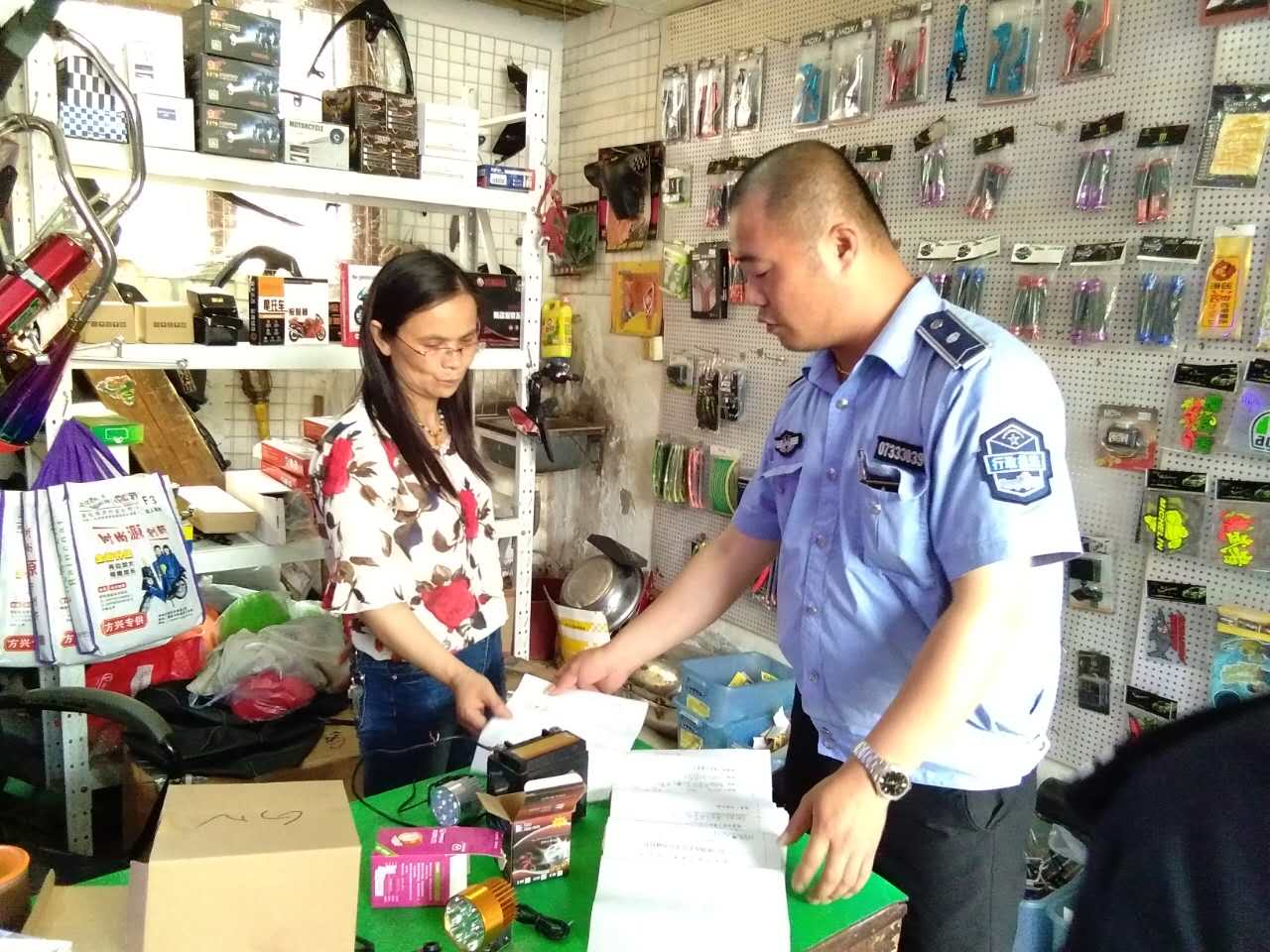 龙泉街道办事处对湘大路沿街不良生产经营行为进行集中整治