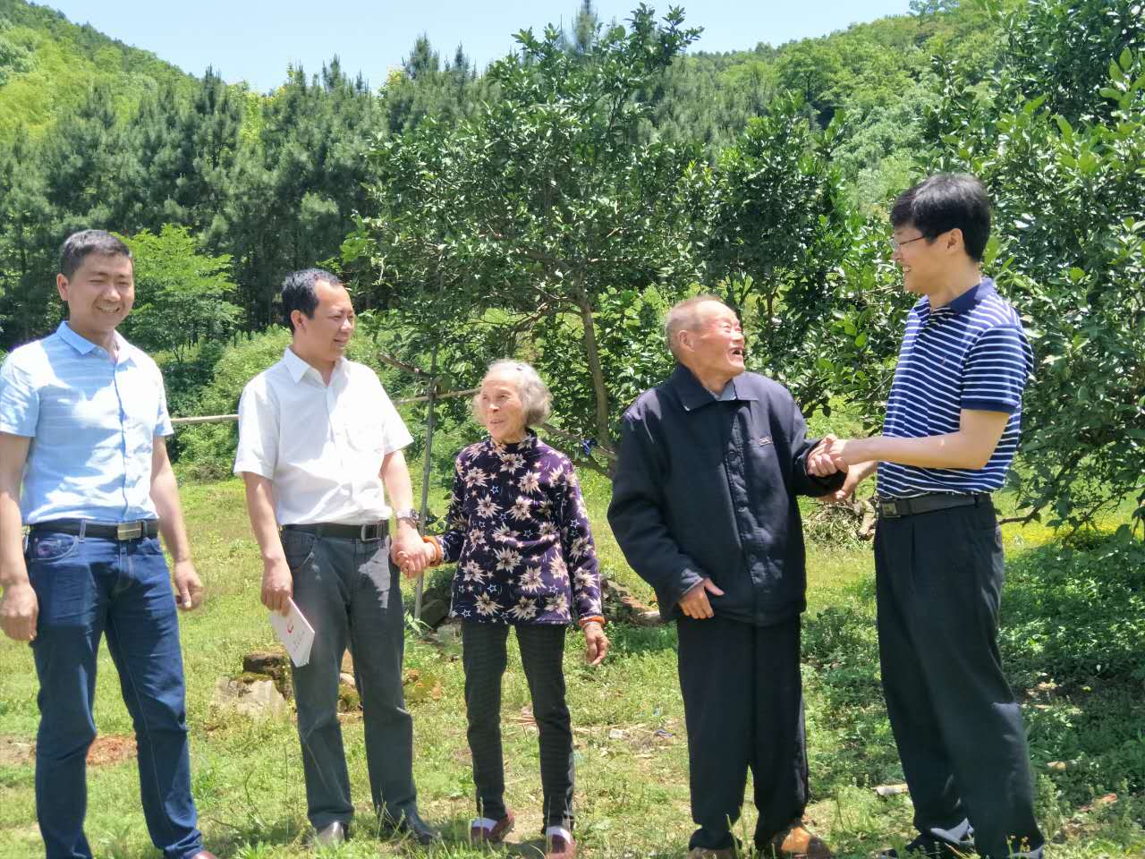 周文安一行到莲塘坳镇指导扶贫工作