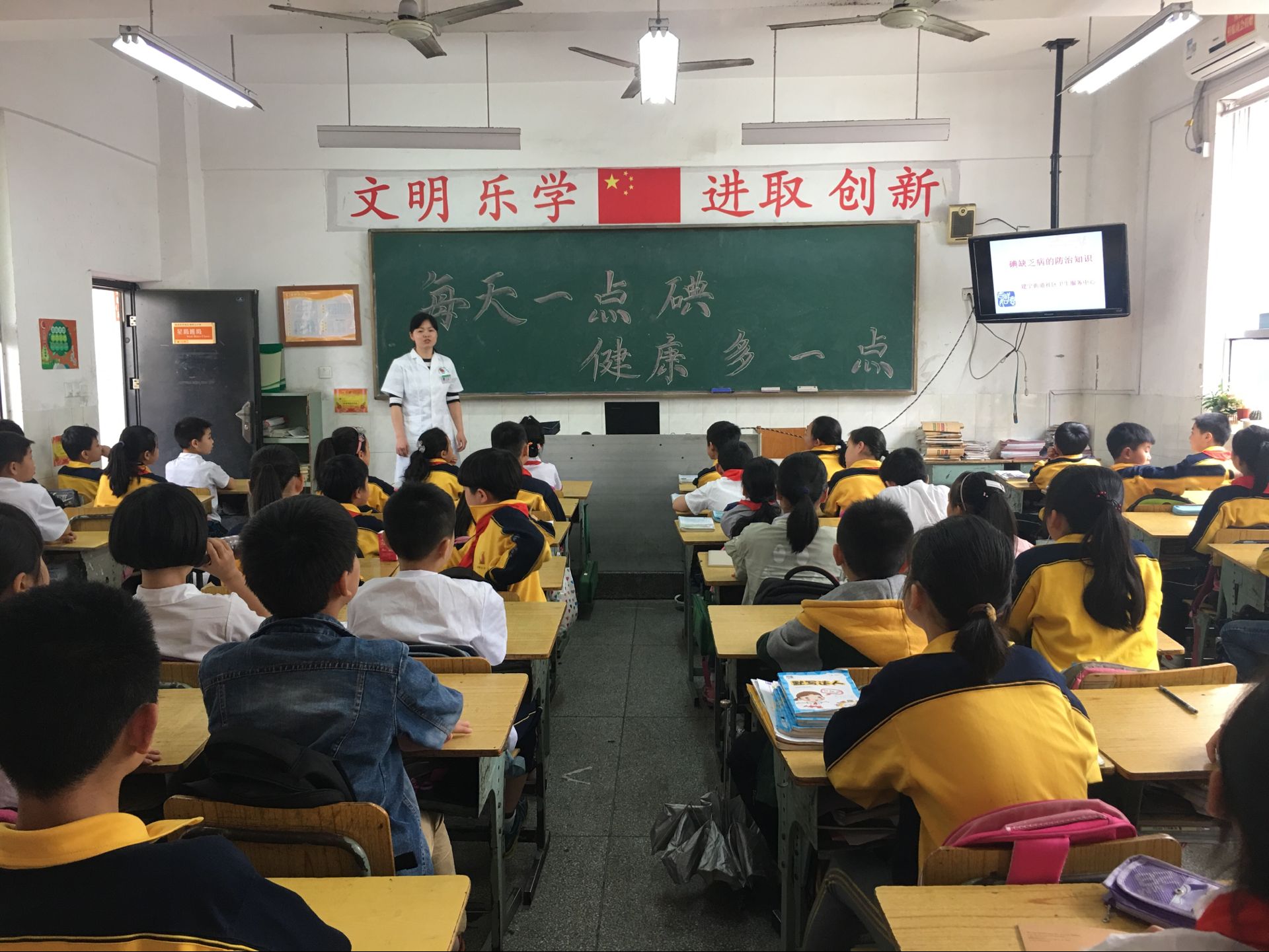 芦淞区开展“防治碘缺乏病日”宣讲活动