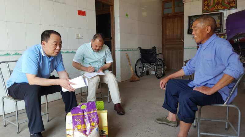 攸县人社局走访帮扶村贫困户