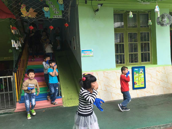 攸县消防进幼儿园 萌娃“零距离”体验消防
