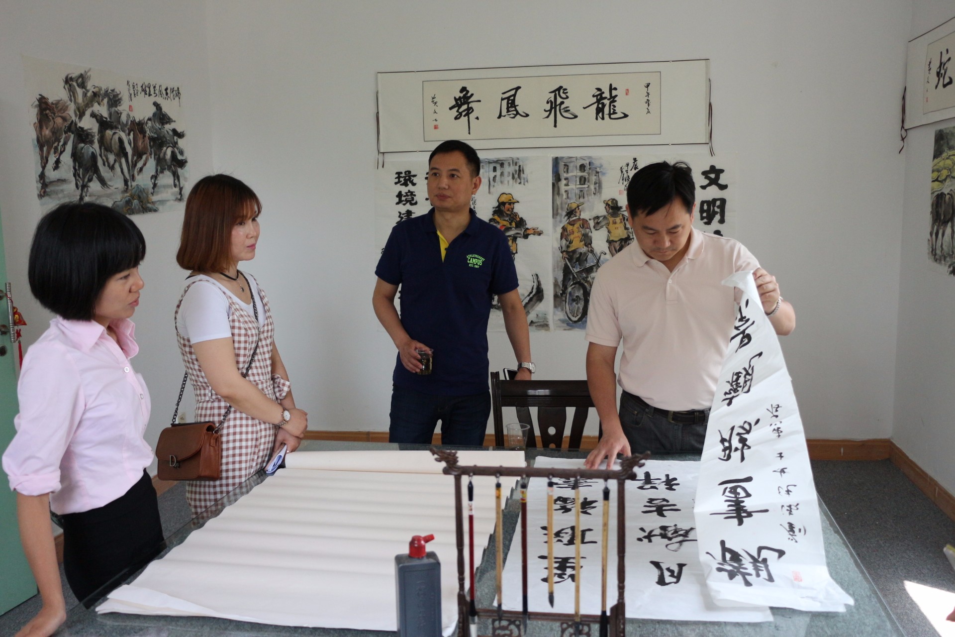 区委常委、宣传部长喻华军到董家塅街道指导文化示范社区创建工作