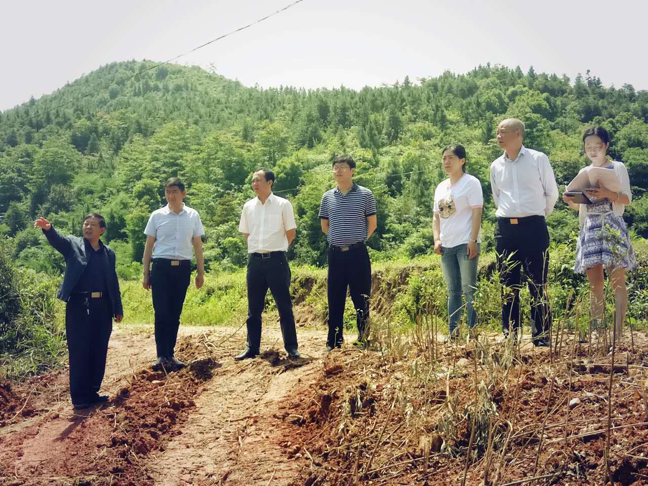 周文安一行到莲塘坳镇指导扶贫工作