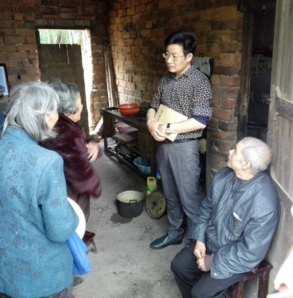 攸县法院走访慰问贫困户 让关爱更有温度