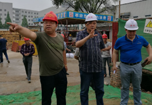 市环保局对我区在建工地进行环保督查