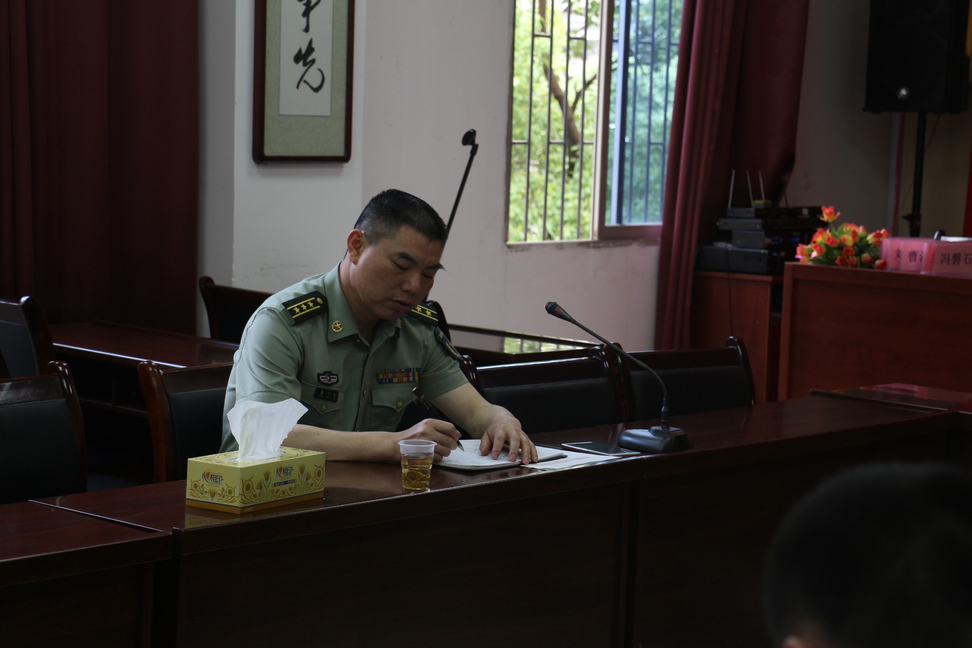 区委常委、人武部长杨人杰指导建宁街道综治民调大走访工作