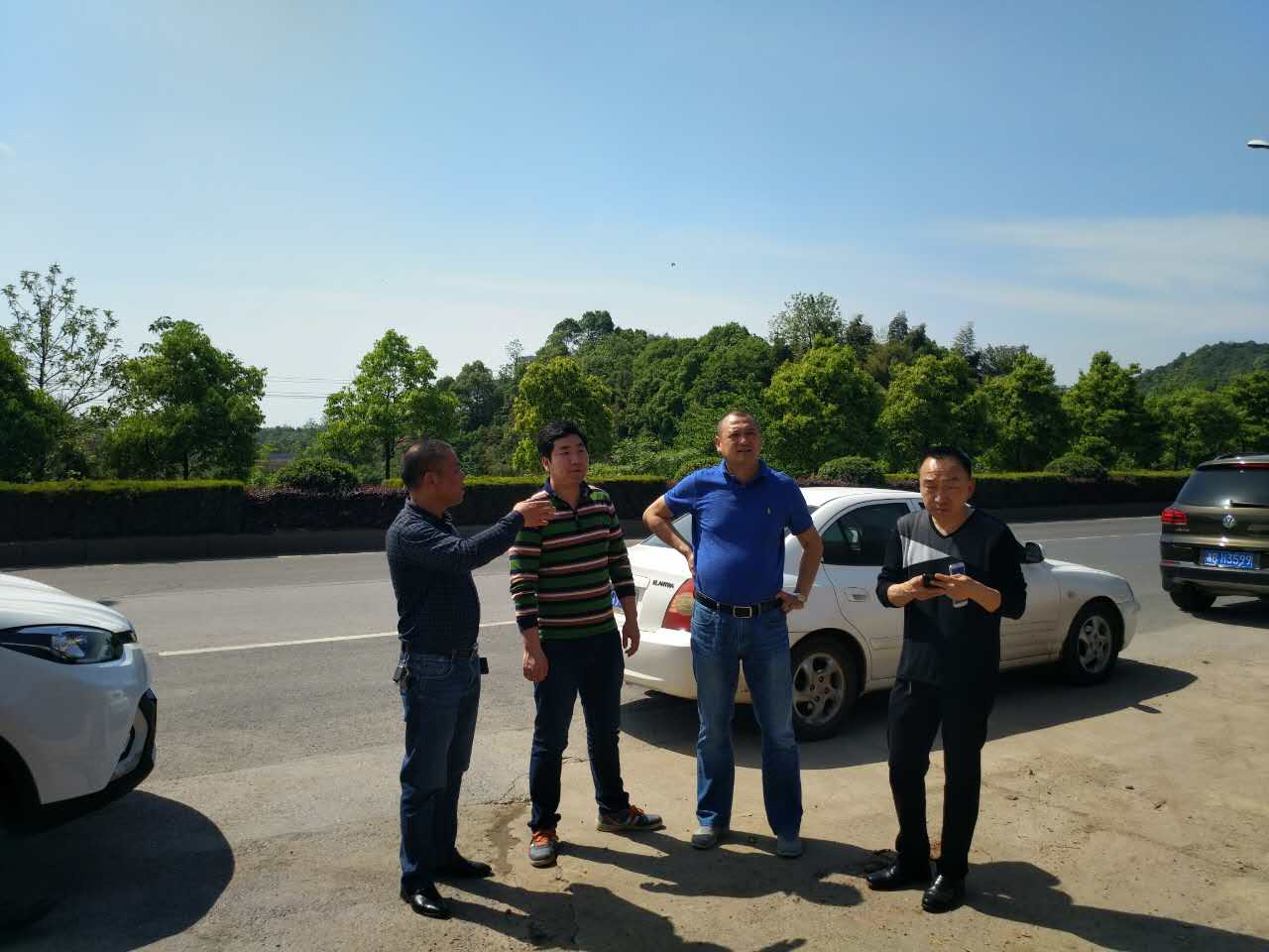 芦淞城管为全国企业家活动日暨中国企业家年会通用航空高峰论坛市容环境卫生保驾护航